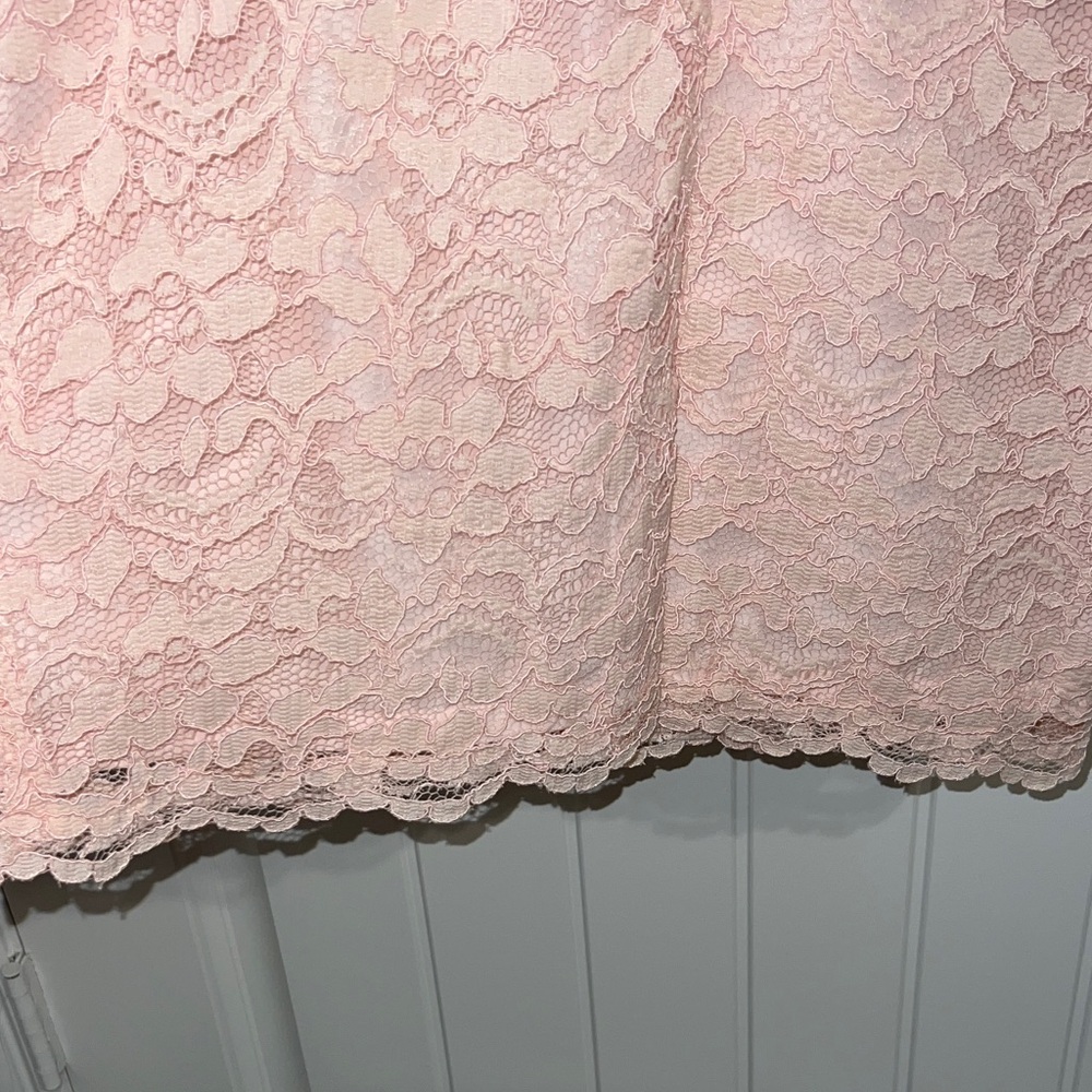 David's Bridal Bridesmaid Dress Blush/Lt Pink Lace Dress with V Neckline Size 6 - Picture 10 of 11